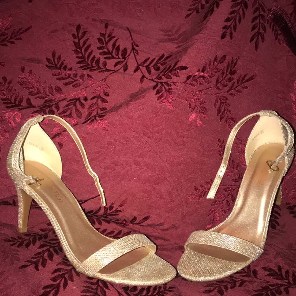 Dream Paris Shinny Gold Shoes Size 7 1/2 4” Heels